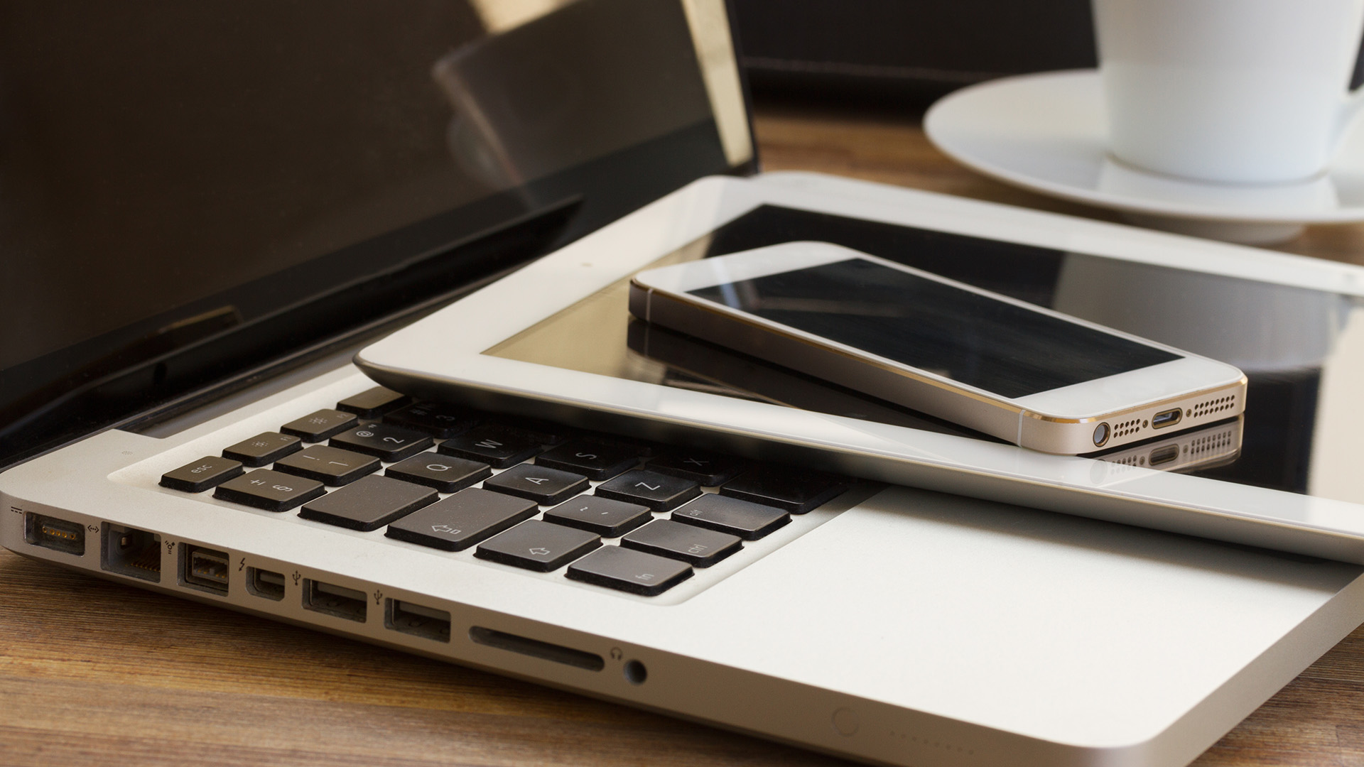 E-commerce devices and online retail